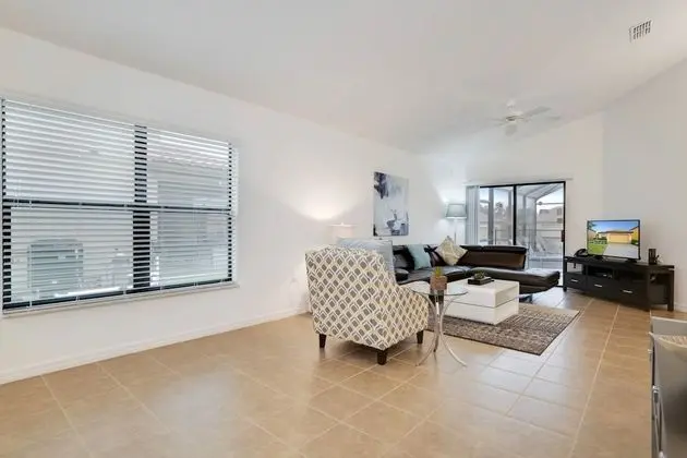 Villa (2570ROSEMONT)
