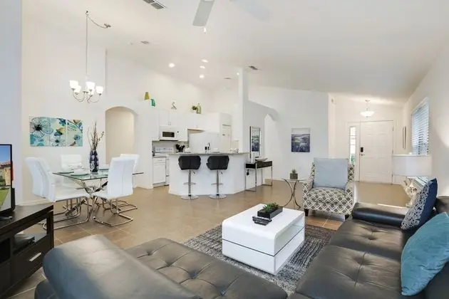 Villa (2570ROSEMONT)