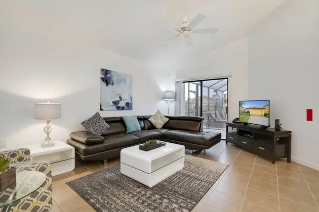 Villa (2570ROSEMONT)