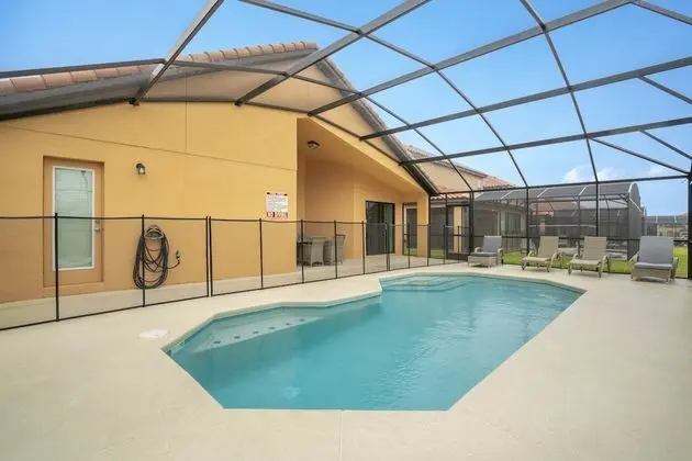 Villa (2570ROSEMONT)