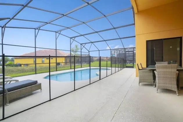 Villa (2570ROSEMONT)