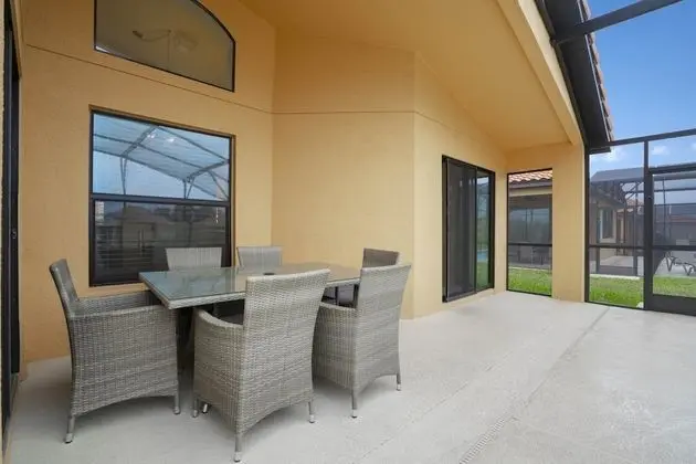 Villa (2570ROSEMONT)