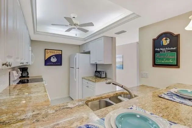 Daire (25870 Hickory Blvd #704)