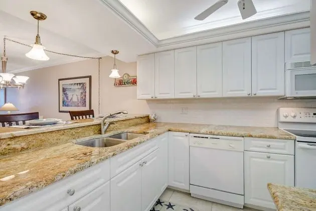 Daire (25870 Hickory Blvd #704)