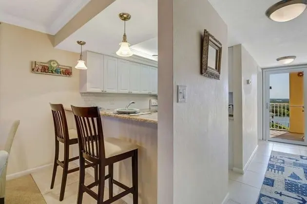 Daire (25870 Hickory Blvd #704)