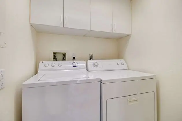 Daire (25870 Hickory Blvd #704)
