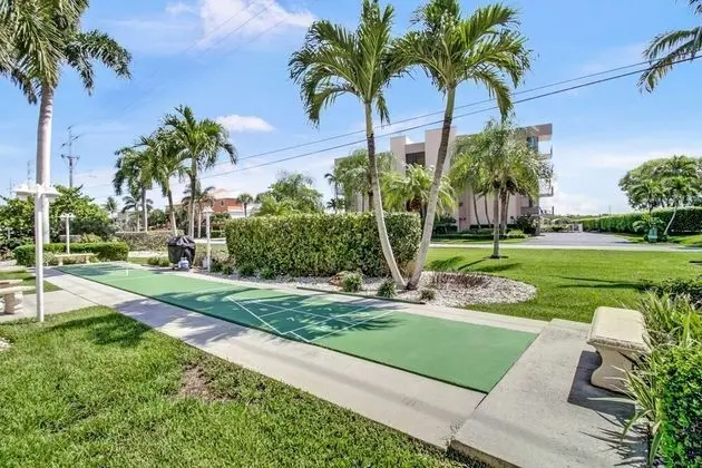 Daire (25870 Hickory Blvd #704)