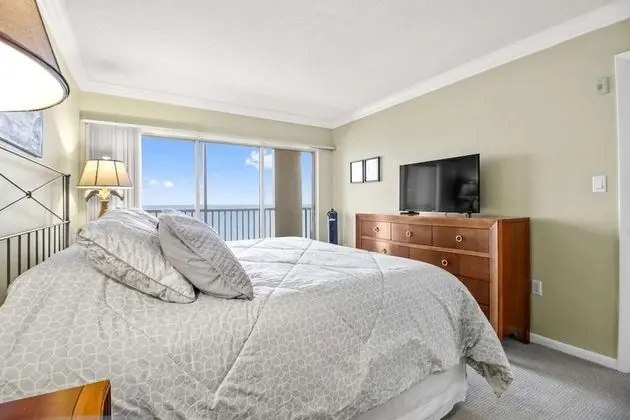 Daire (25870 Hickory Blvd #704)