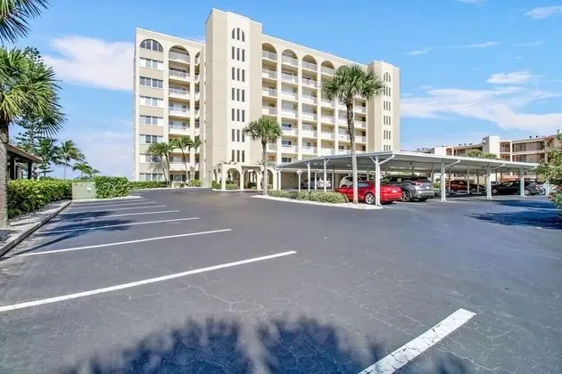 Daire (25870 Hickory Blvd #704)