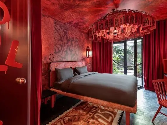 Large Inferno with private Garden