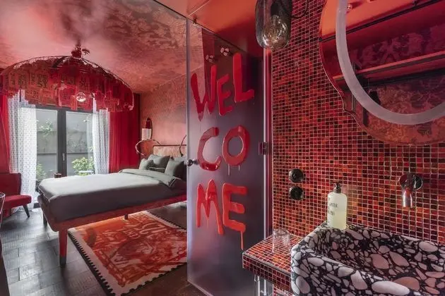 Large Inferno with private Garden