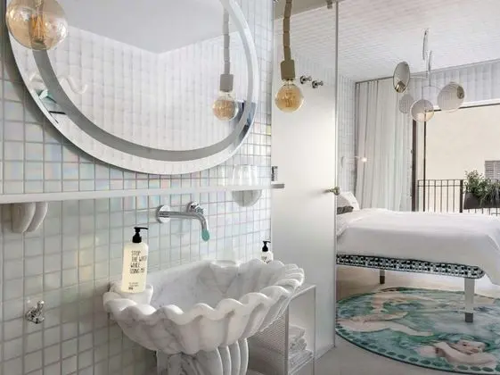 Medium Paradiso with Balcony