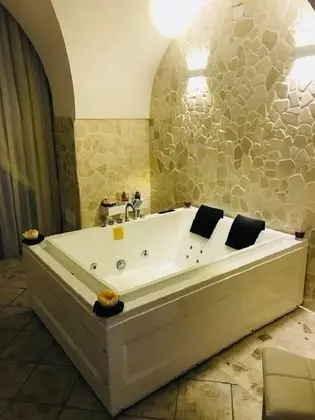 Stüdyo, Jakuzi, Zemin Kat