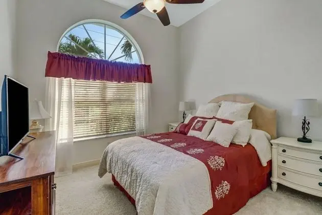 Ev (2605 Beach Parkway)