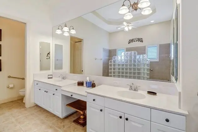 Ev (2605 Beach Parkway)