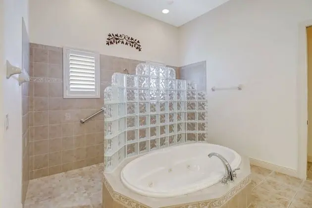 Ev (2605 Beach Parkway)