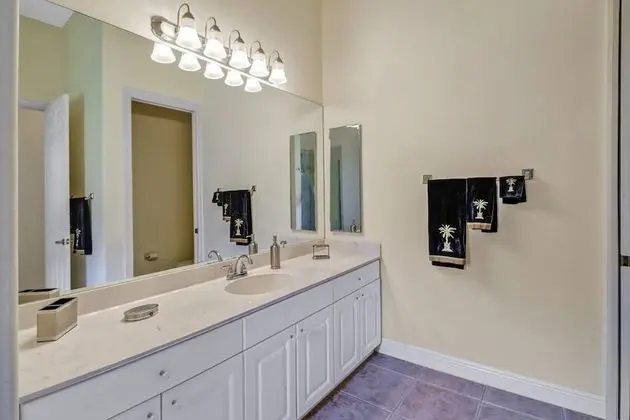 Ev (2605 Beach Parkway)