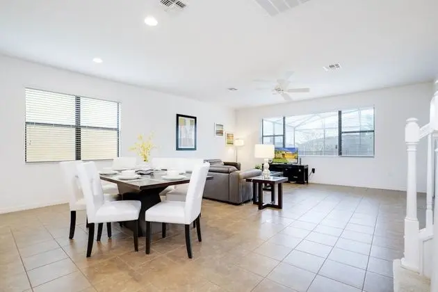 Villa (2609ROSEMONT)