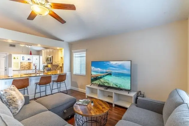 Ev (2616 Montego Bay)
