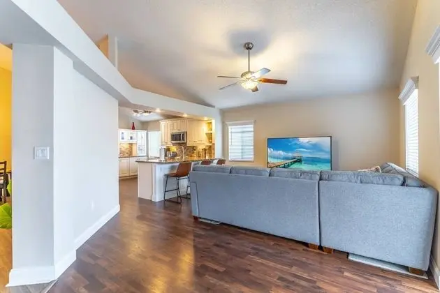 Ev (2616 Montego Bay)