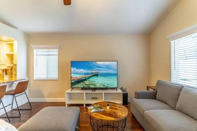 Ev (2616 Montego Bay)