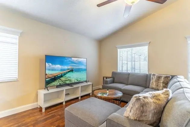 Ev (2616 Montego Bay)