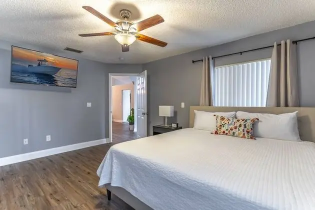 Ev (2616 Montego Bay)