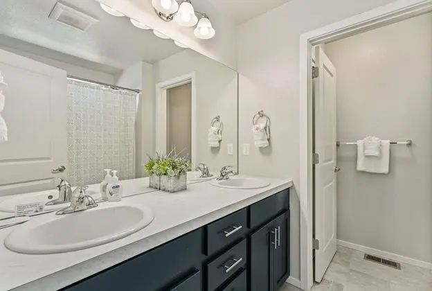 Ev, Birden Çok Yatak, Veranda, Bahçe Manzaralı (2626 Avenger Place (Unit 3))