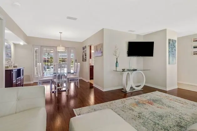 Ev (2709 SW 49th St)