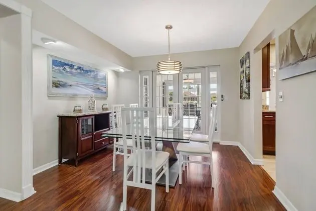 Ev (2709 SW 49th St)