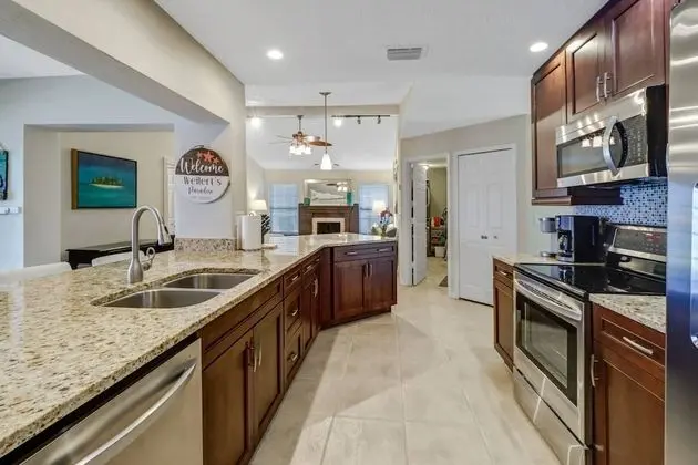 Ev (2709 SW 49th St)