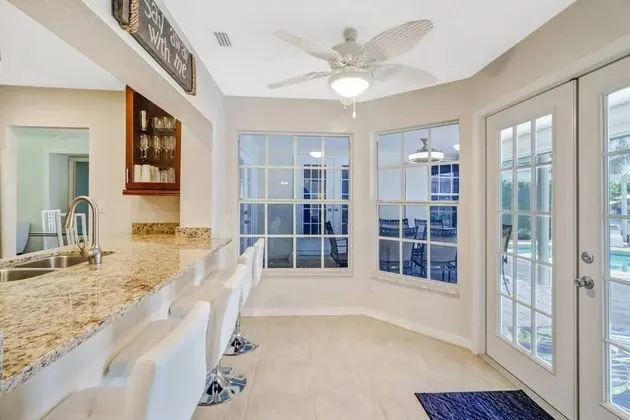 Ev (2709 SW 49th St)