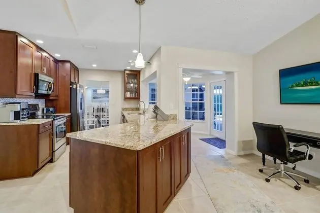 Ev (2709 SW 49th St)