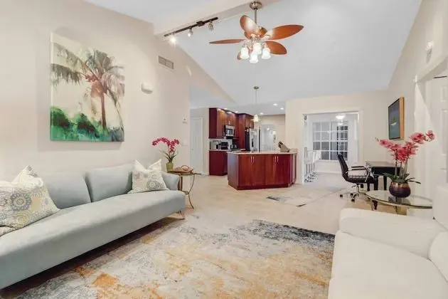 Ev (2709 SW 49th St)