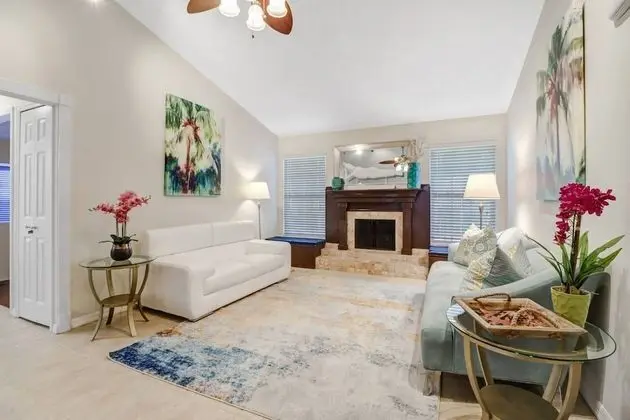 Ev (2709 SW 49th St)