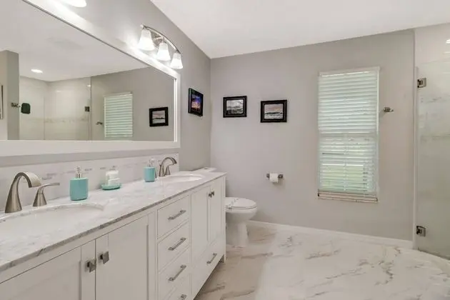 Ev (2709 SW 49th St)
