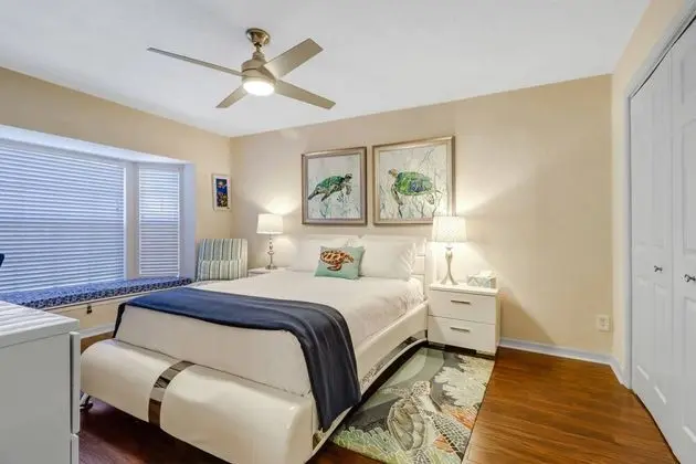 Ev (2709 SW 49th St)