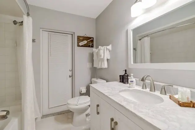 Ev (2709 SW 49th St)