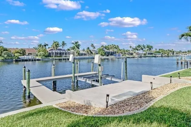 Ev (2709 SW 49th St)