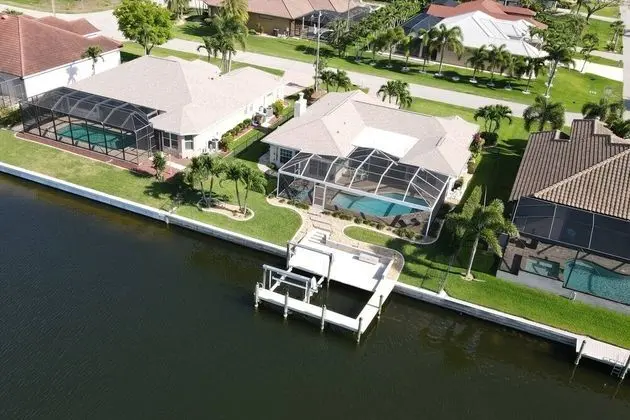 Ev (2709 SW 49th St)