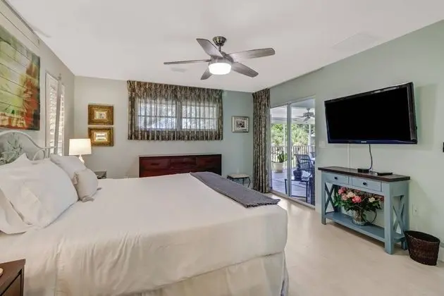Ev (27090 Belle Rio Dr)