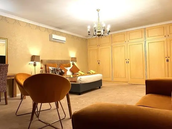 Executive Oda (Beige)