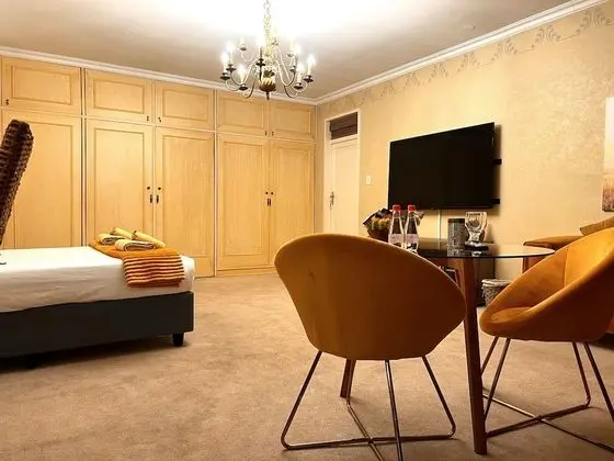 Executive Oda (Beige)