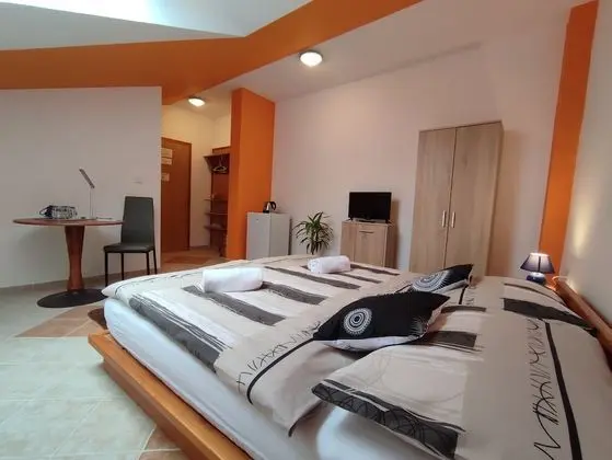 Tek Büyük Yataklı Oda, 1 Büyük (Queen) Boy Yatak