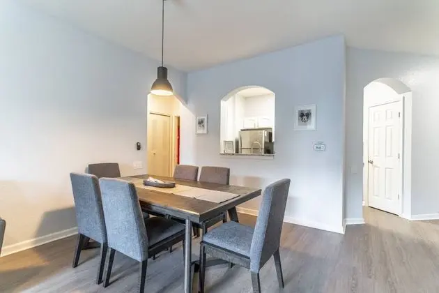 Daire (2821 Windsor Hills)