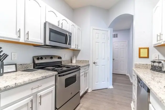 Daire (2821 Windsor Hills)