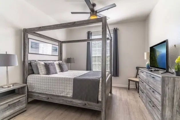 Daire (2821 Windsor Hills)