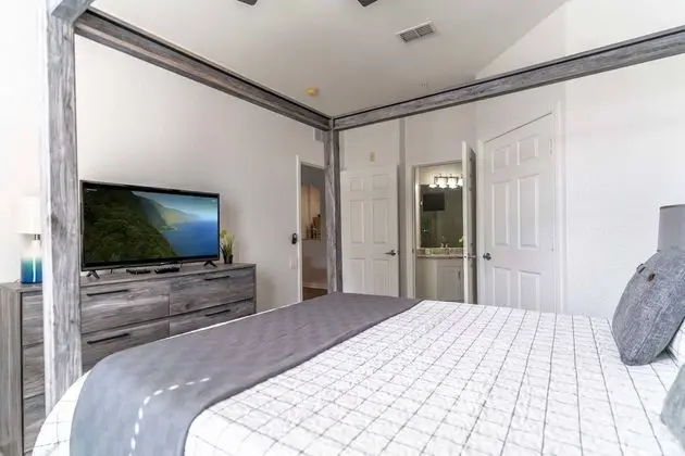 Daire (2821 Windsor Hills)