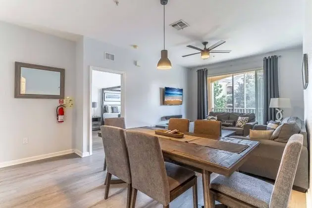 Daire (2821 Windsor Hills)