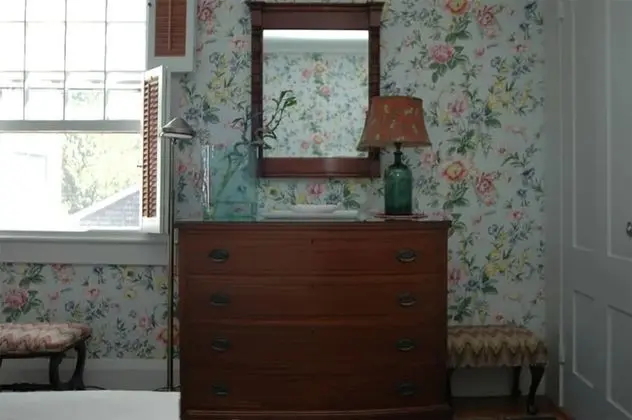 Charming Green Room Boutique B&B
